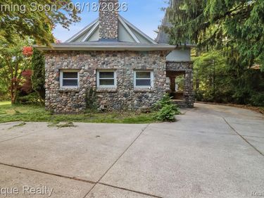 21085 Metroview Road, Farmington Hills, MI 48335