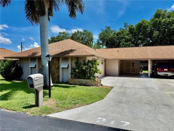 217 Oaklawn CT , LEHIGH ACRES, FL 33936