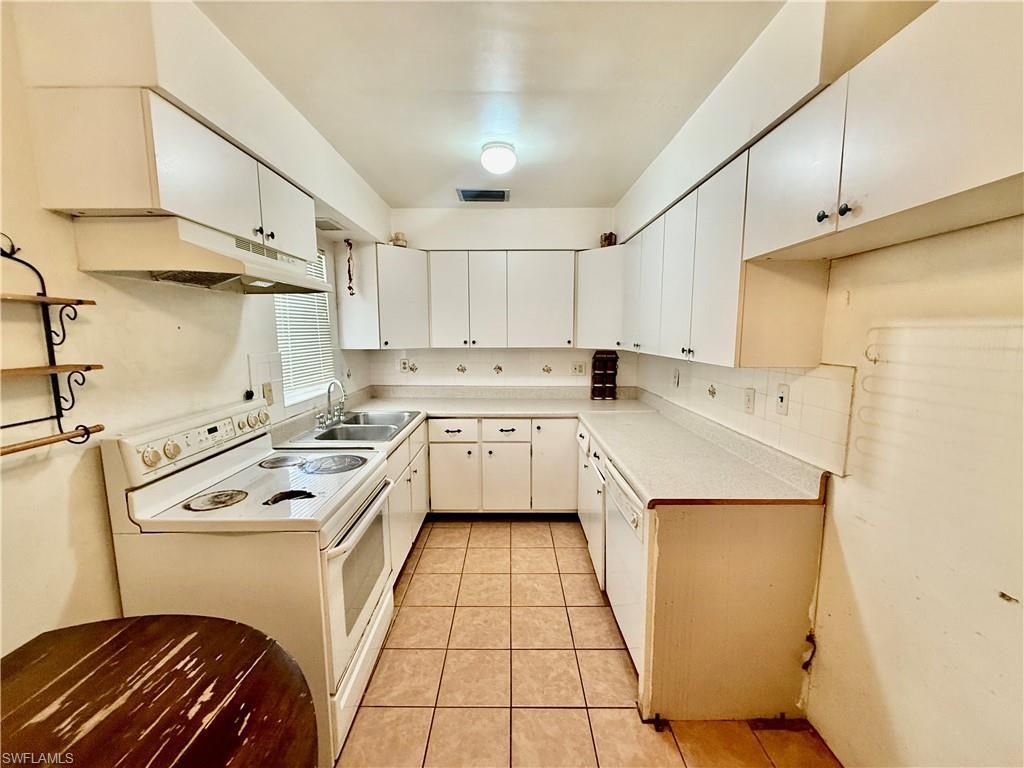 217 Oaklawn Ct, Lehigh Acres, FL 33936 Photo