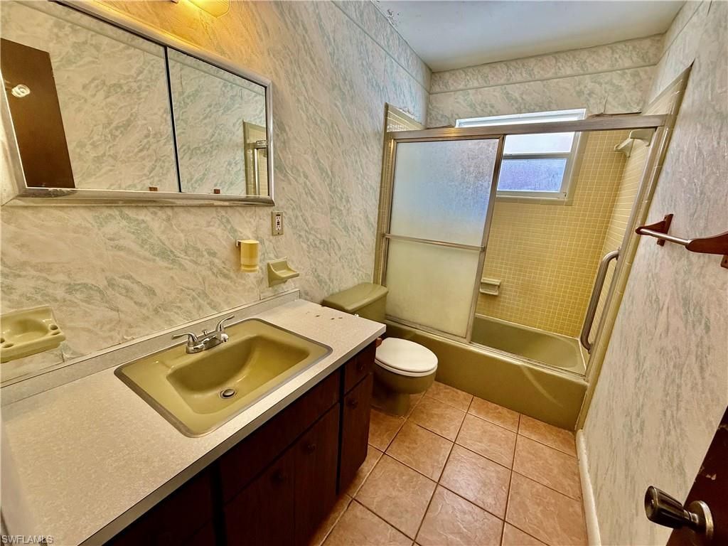 217 Oaklawn Ct, Lehigh Acres, FL 33936 Photo