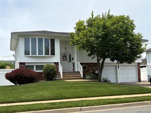 202 W End Avenue , Massapequa, NY 11758
