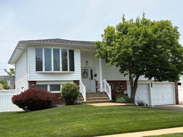 202 W End Avenue , Massapequa, NY 11758