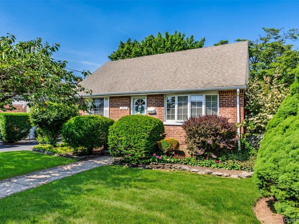 2453 Aberdeen Street , East Meadow, NY 11554