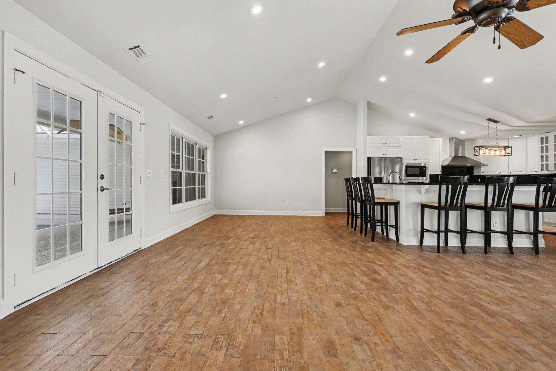 3673 Kingsley Dr. Photo 12
