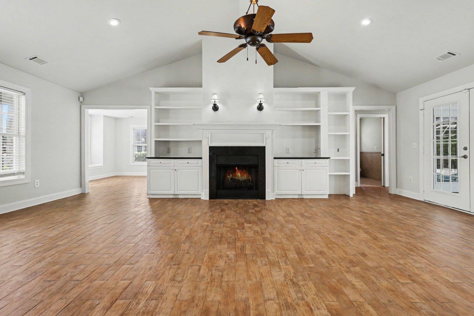 3673 Kingsley Dr. Photo 18