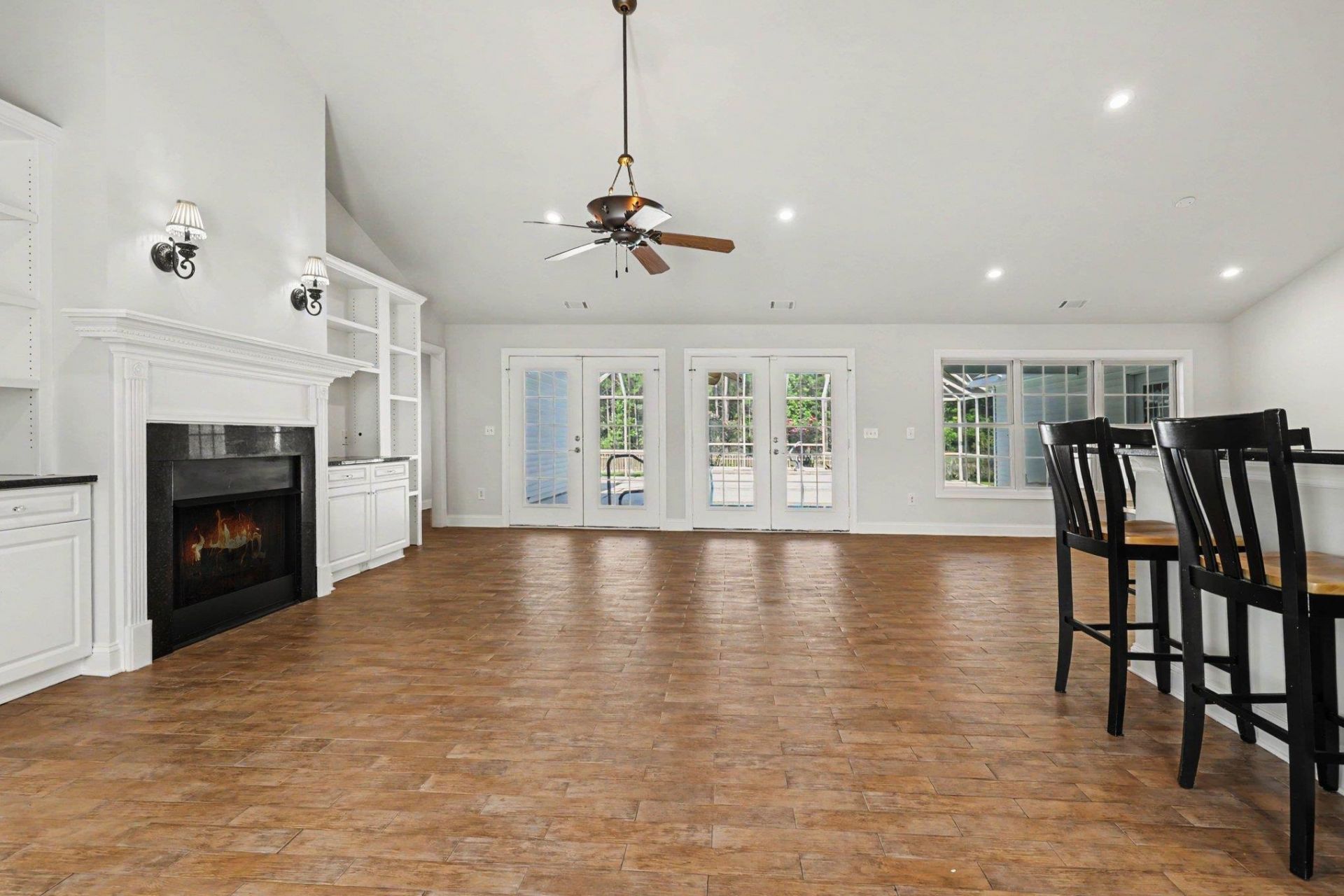 3673 Kingsley Dr. Photo 6