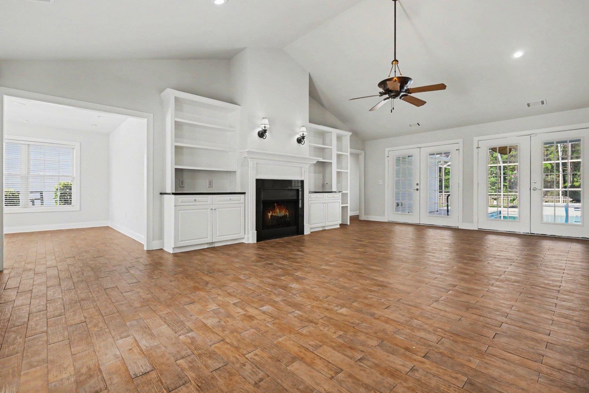 3673 Kingsley Dr. Photo 8