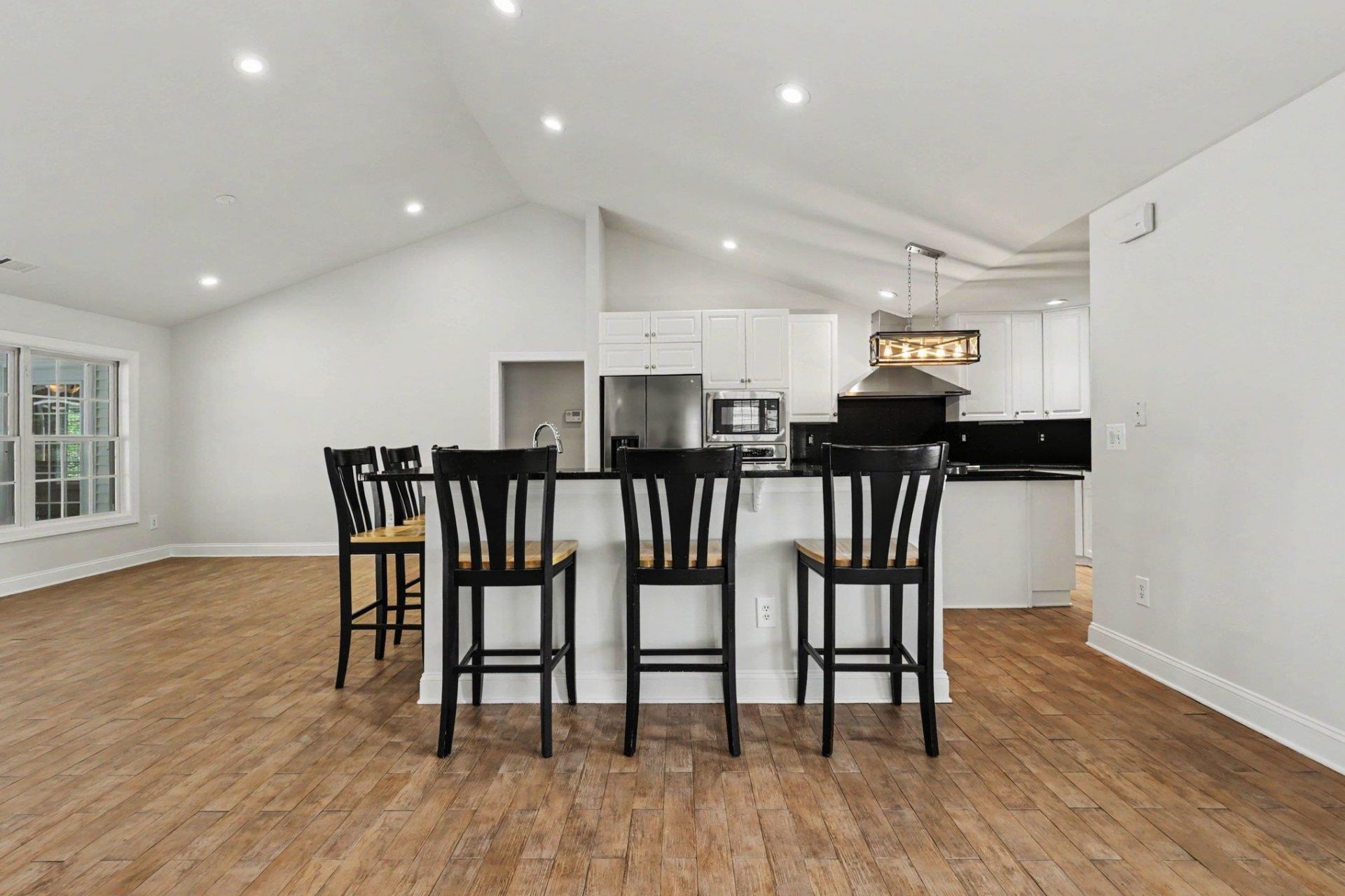 3673 Kingsley Dr. Photo 9