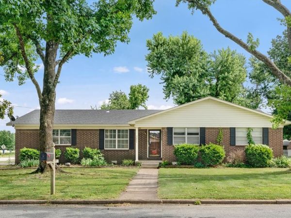 2406 SE 15Th Street , Bentonville, AR 72712
