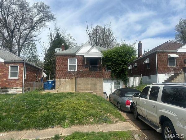 7027 Dawson Place , St Louis, MO 63136