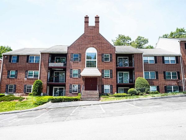 7 louisburg Square, Unit 2, Nashua, NH 03060
