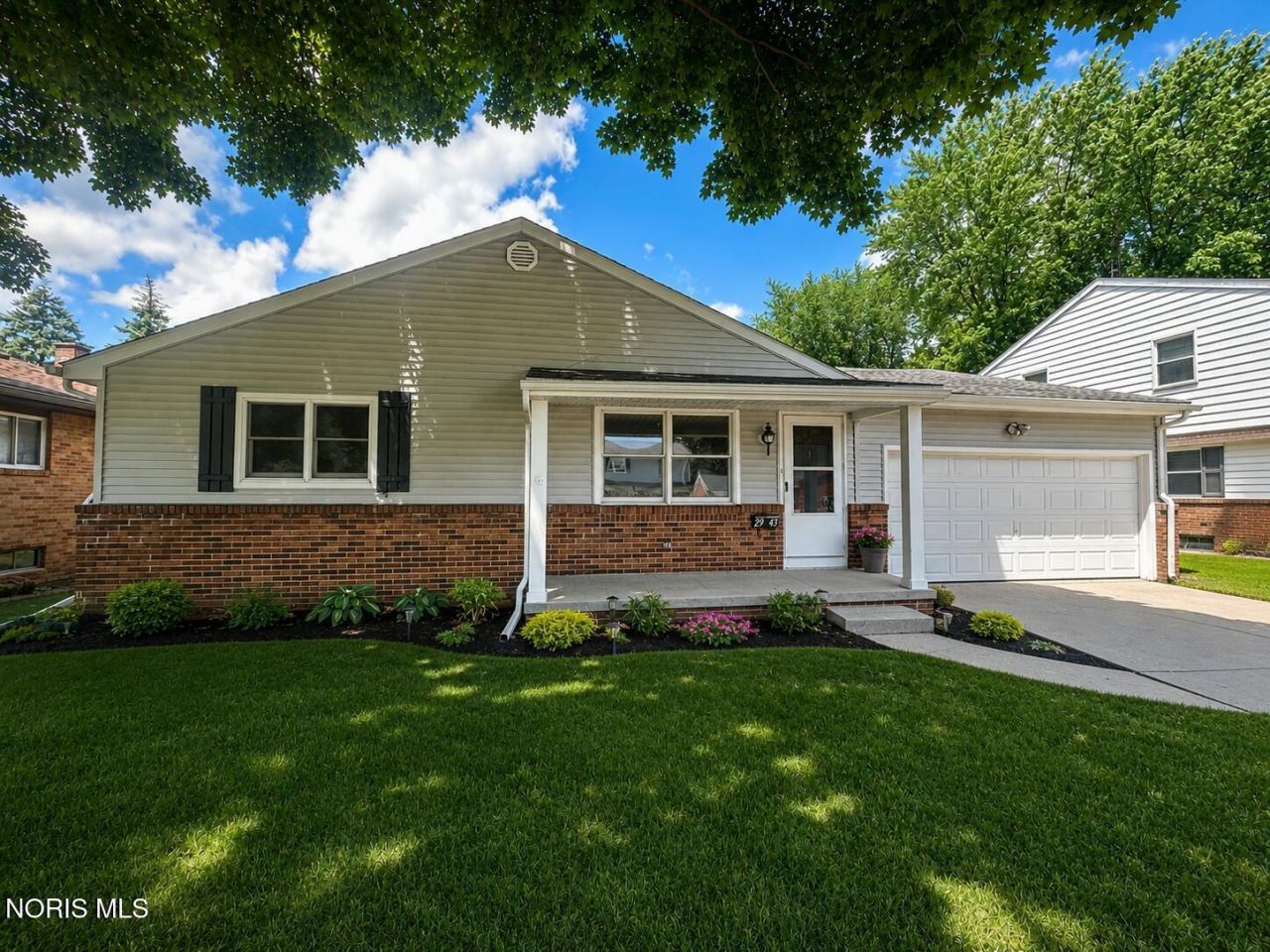 2943 Iroquois Drive , Oregon, OH 43616 Main Photo