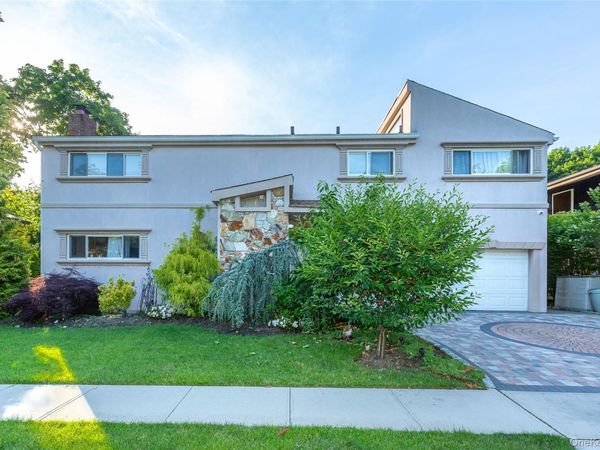 3 Edgewood Place, Great Neck, NY 11024