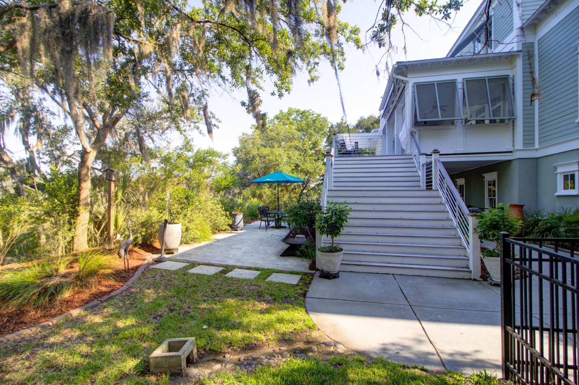 374 Mutual Drive Photo 8