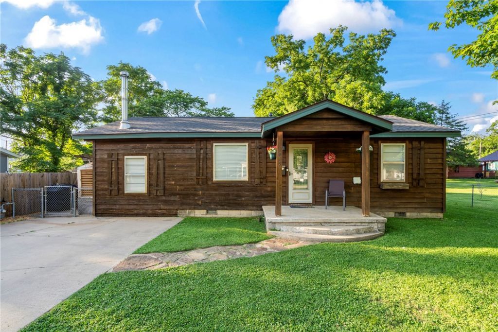 215 E Granite Street Siloam Springs, AR 72761