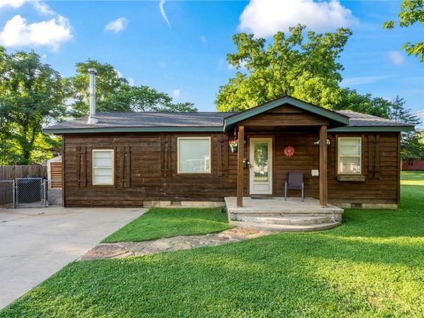 215 E Granite Street, Siloam Springs, AR 72761