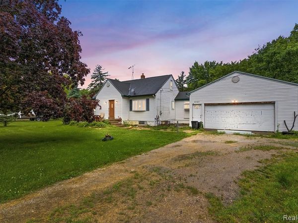 5121 Lippincott Boulevard , Burton, MI 48519