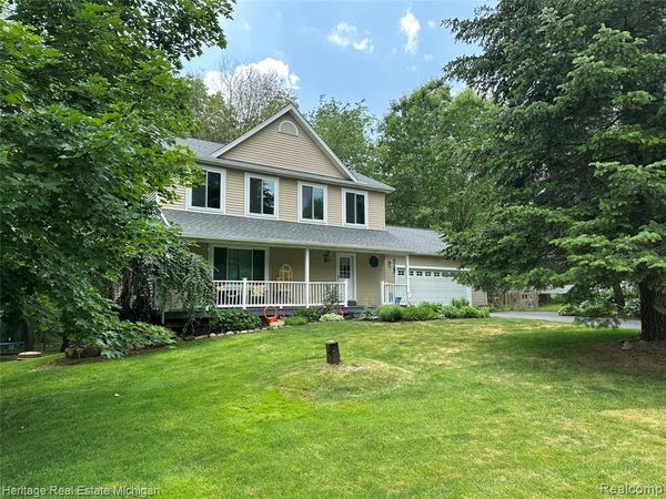 2456 Spartans Trail, Hamburg Twp, MI 48169