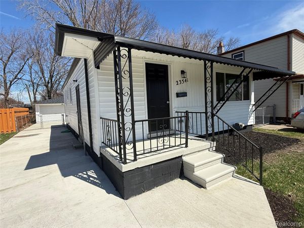 23541 Elmira Street, St Clair Shores, Mi 48082