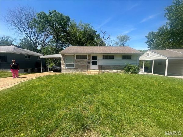 5661 Parchester Drive , St Louis, MO 63121