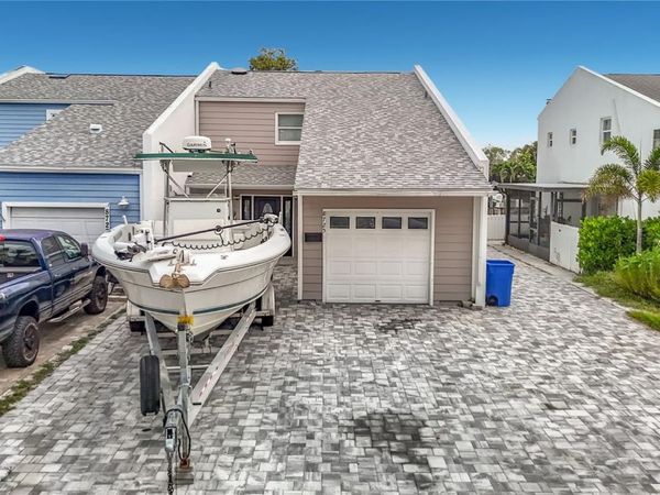 8725 BAY POINTE DRIVE , TAMPA, FL 33615