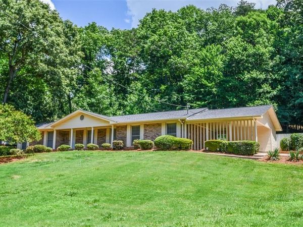 1512 Robinhood Trail , Gainesville, GA 30501
