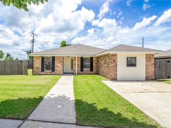 2701 CAMBRIDGE Drive , LaPlace, LA 70068