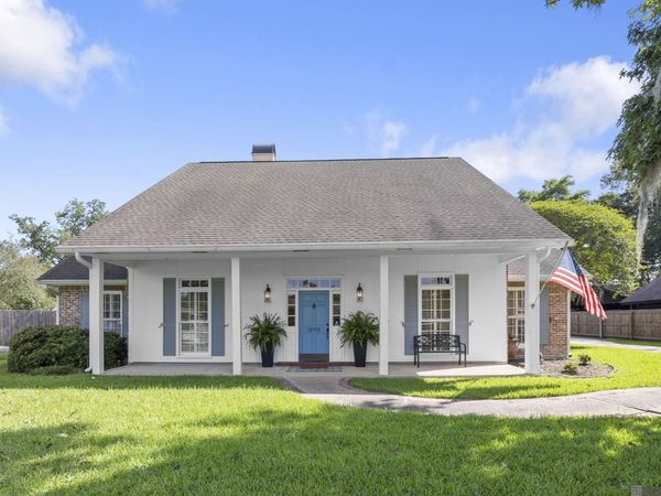 12109 Towering Oaks Dr, Baton Rouge, LA 70810