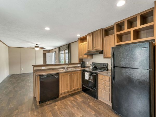 68 Barberry Lane, Raymond, NH 03077