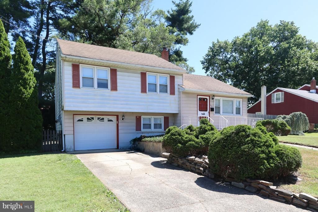 521 Smith Lane, Mount Holly, NJ 08060 Main Photo