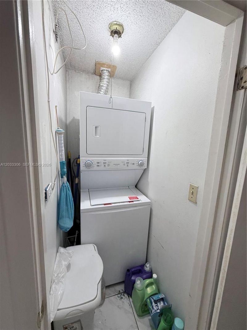 1975 W 44th Pl , Unit 401, Hialeah, FL 33012 Photo