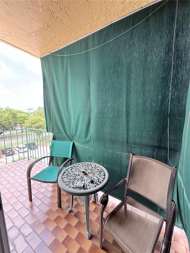1975 W 44th Pl , Unit 401, Hialeah, FL 33012 Photo