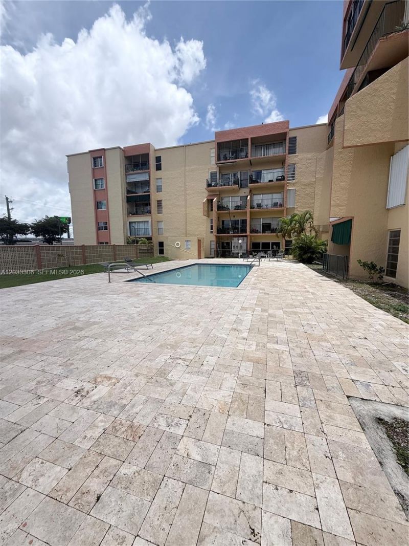 1975 W 44th Pl , Unit 401, Hialeah, FL 33012 Photo