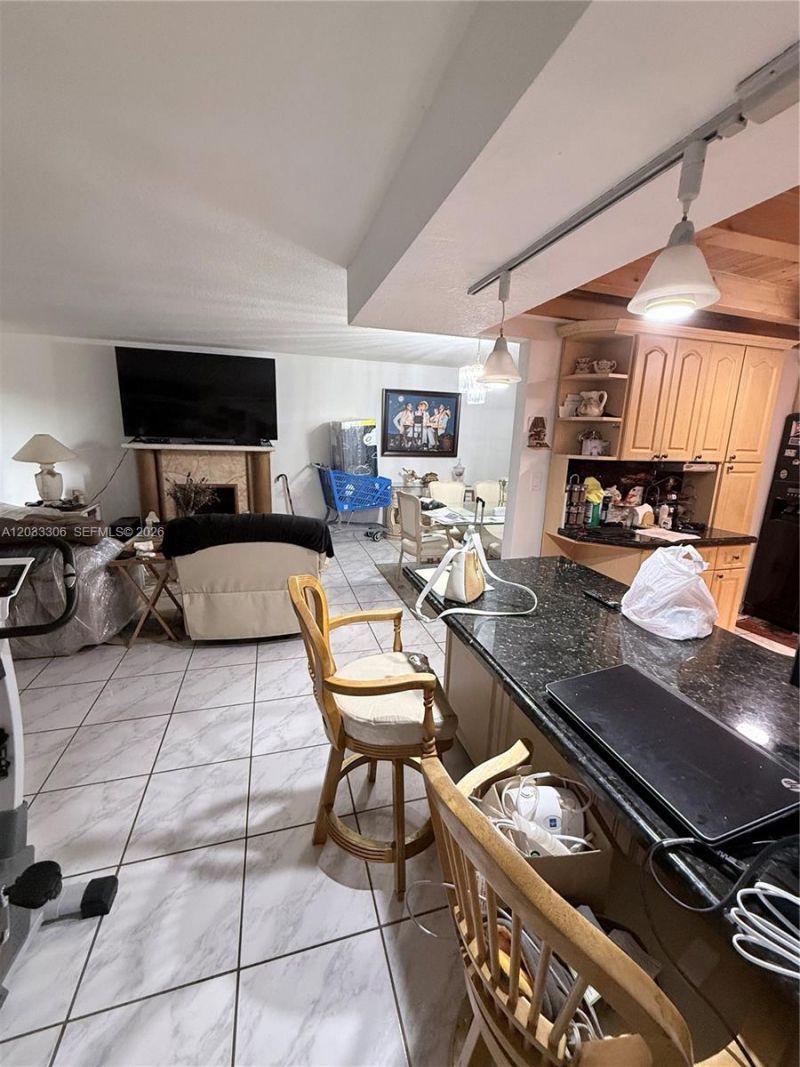 1975 W 44th Pl , Unit 401, Hialeah, FL 33012 Photo