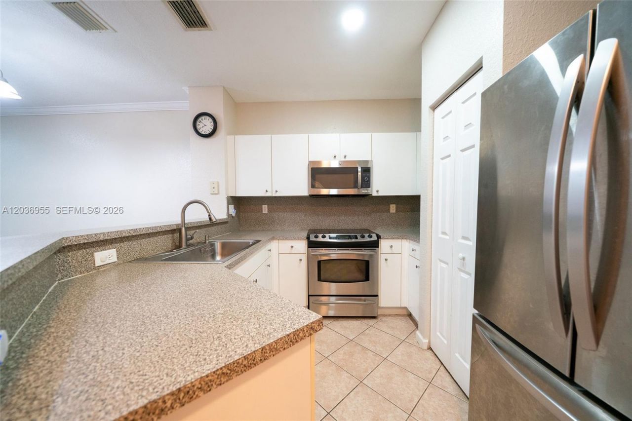 6453 Catalina Ln, Tamarac, FL 33321 Photo