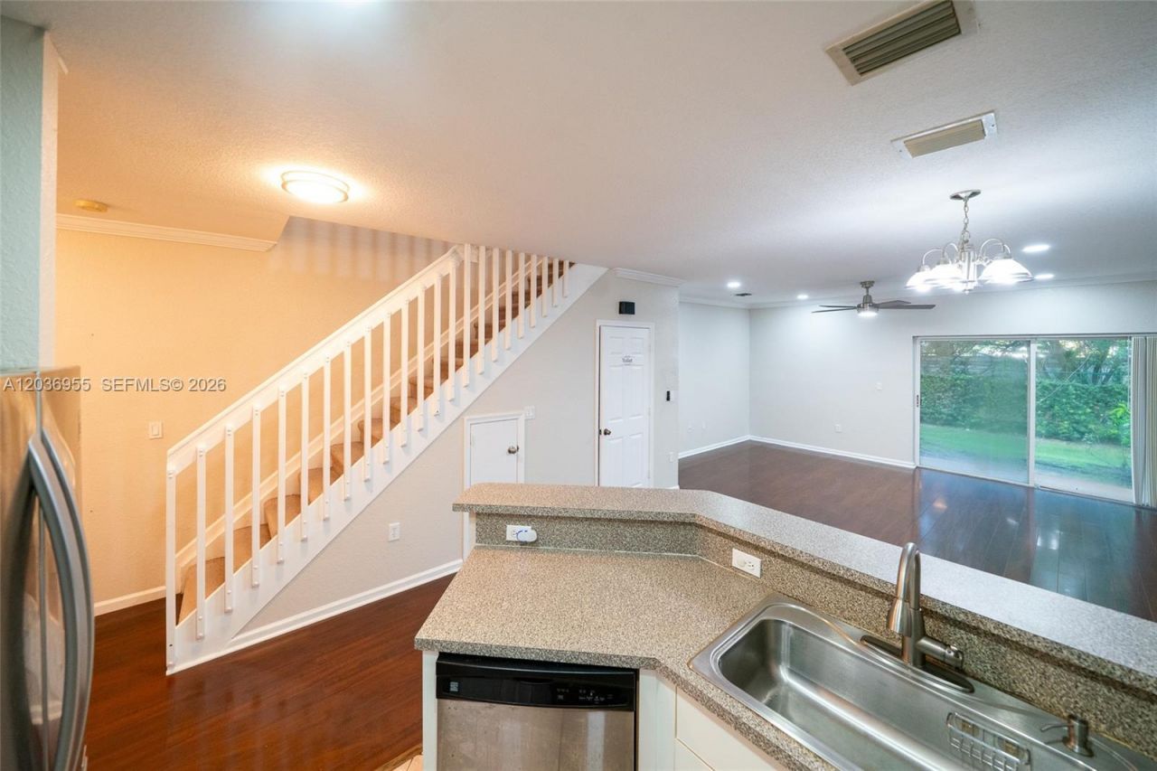 6453 Catalina Ln, Tamarac, FL 33321 Photo