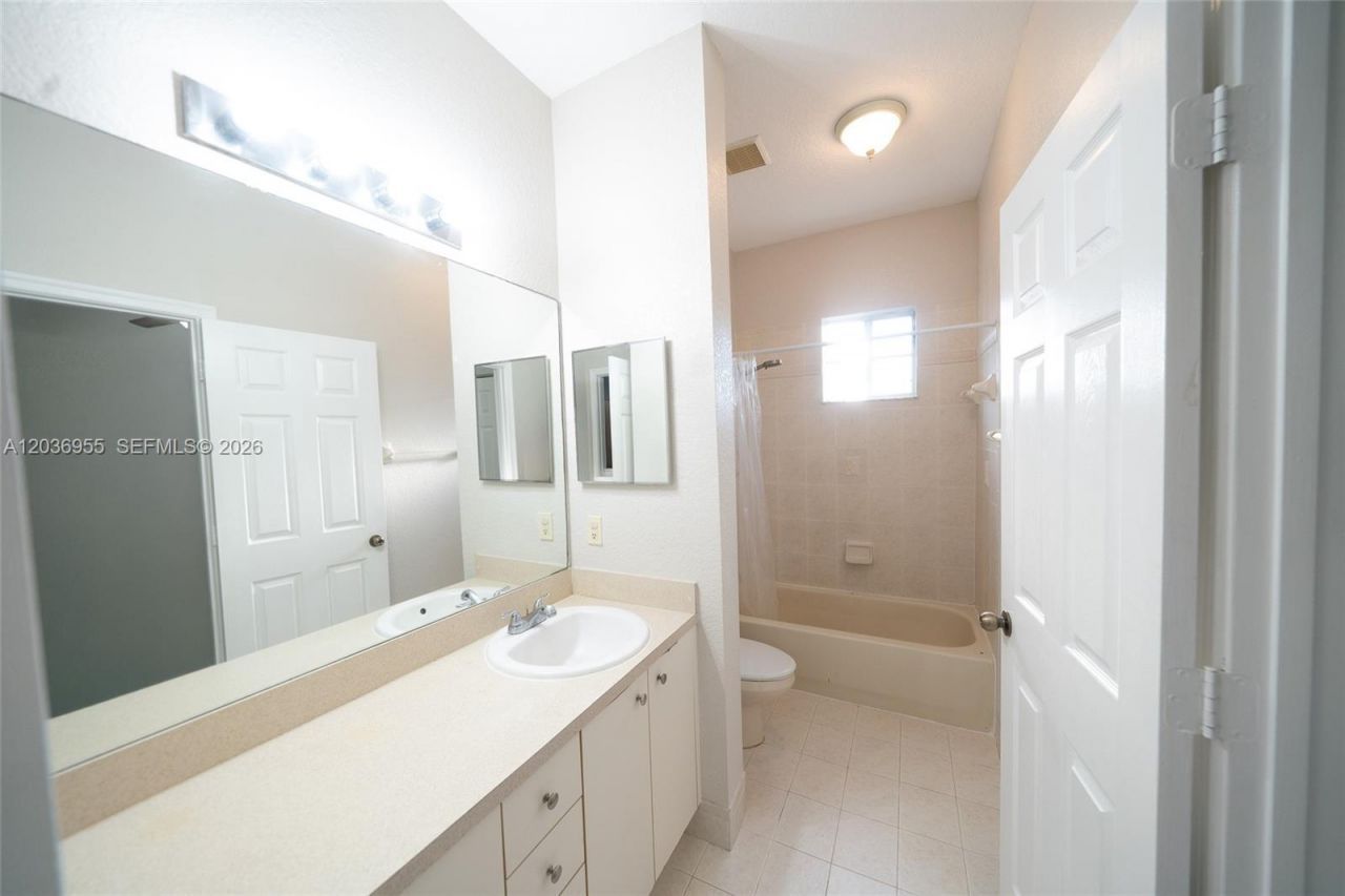 6453 Catalina Ln, Tamarac, FL 33321 Photo