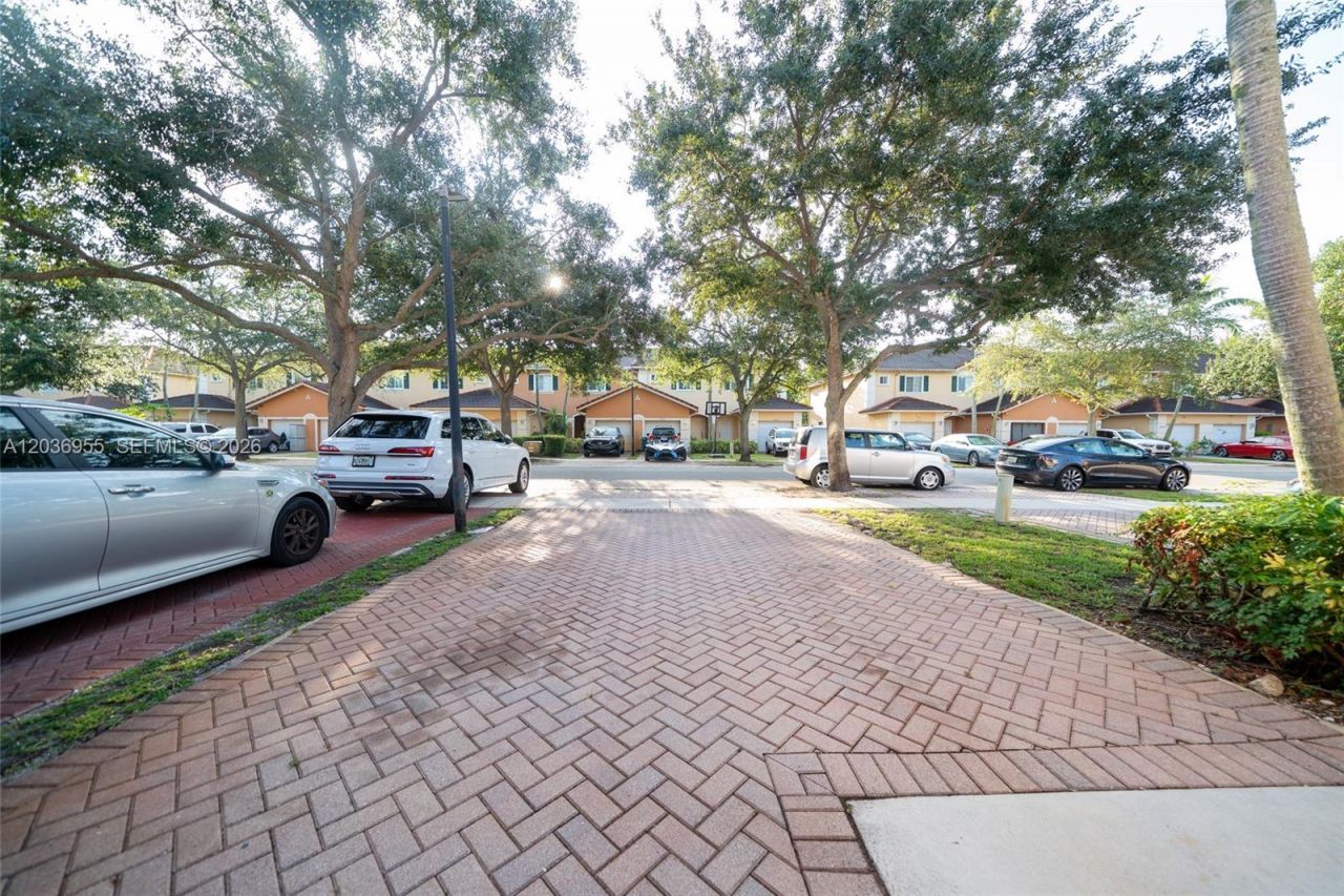6453 Catalina Ln, Tamarac, FL 33321 Photo