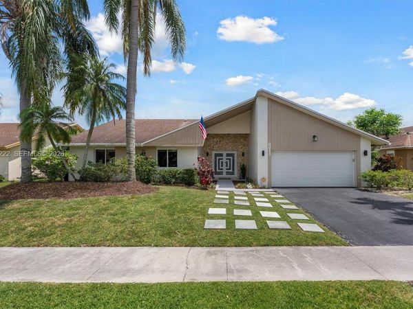 8211 NW 52nd Court , Lauderhill, FL 33351