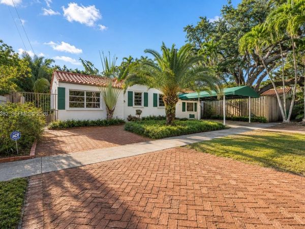 2550 Trapp Ave , Miami, FL 33133