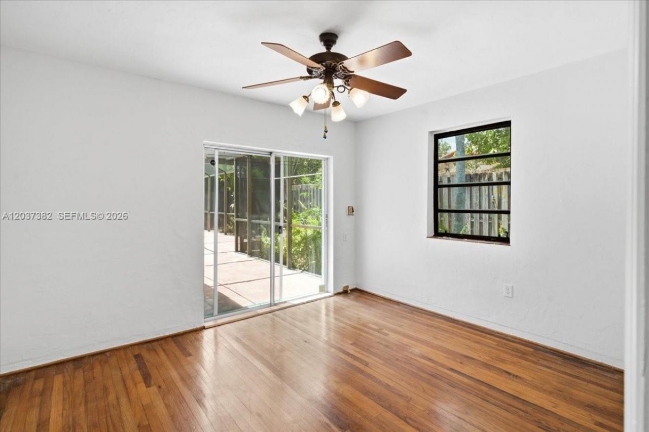 2550 Trapp Ave, Miami, FL 33133 Photo