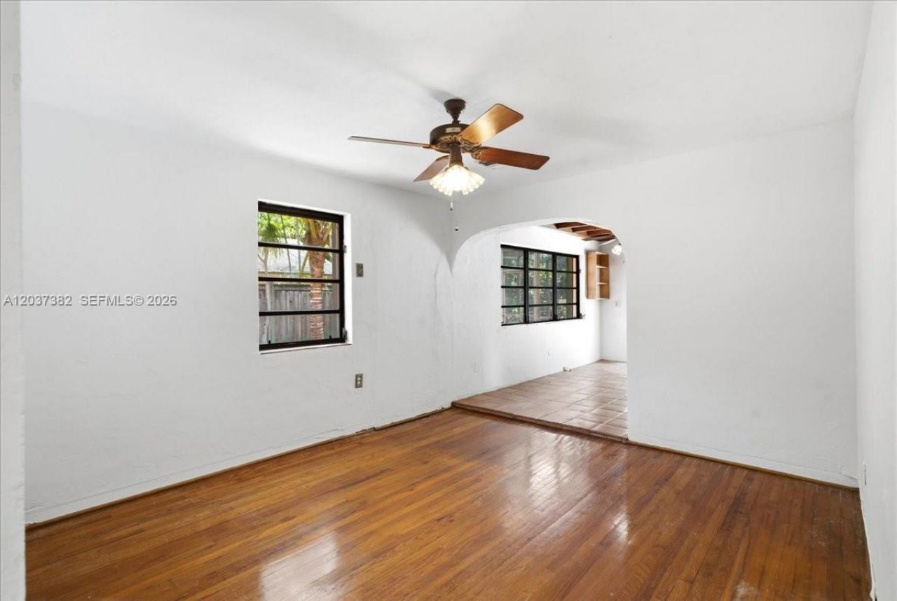 2550 Trapp Ave, Miami, FL 33133 Photo
