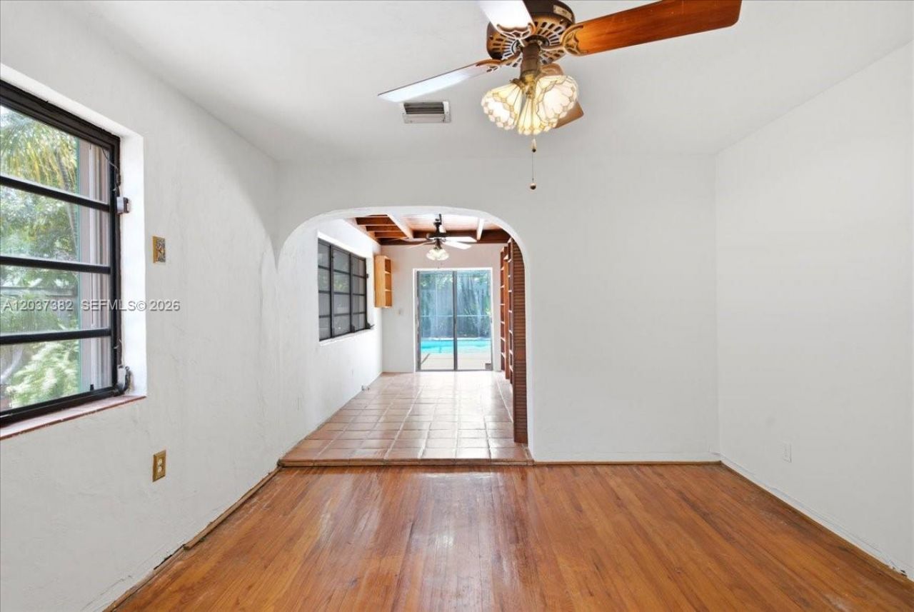 2550 Trapp Ave, Miami, FL 33133 Photo
