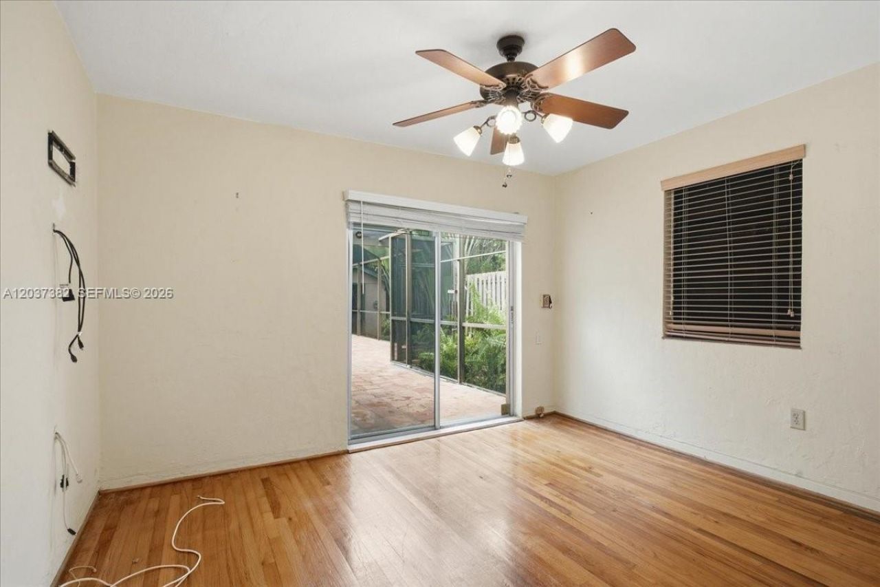 2550 Trapp Ave, Miami, FL 33133 Photo