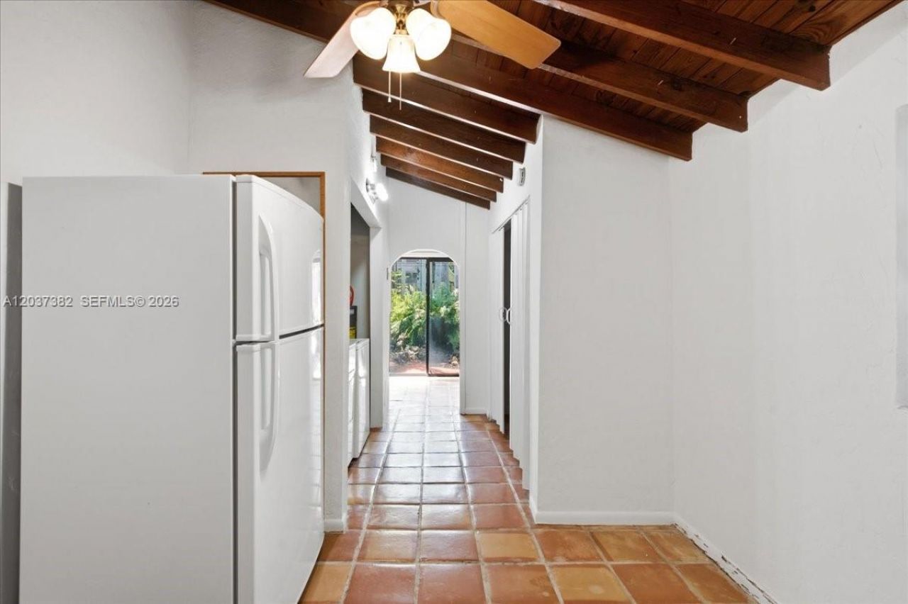 2550 Trapp Ave, Miami, FL 33133 Photo