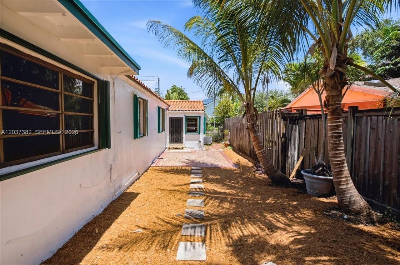 2550 Trapp Ave, Miami, FL 33133 Photo
