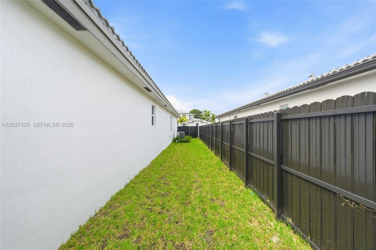 13249 SW 189th Ter , Miami, FL 33177 Photo