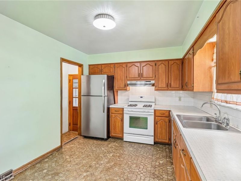 2758 Shellhart Road, Norton, OH 44203 Photo 9