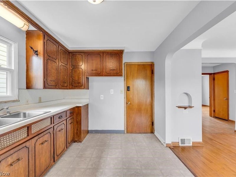 3819 W 137th Street , Cleveland, OH 44111 Photo 11