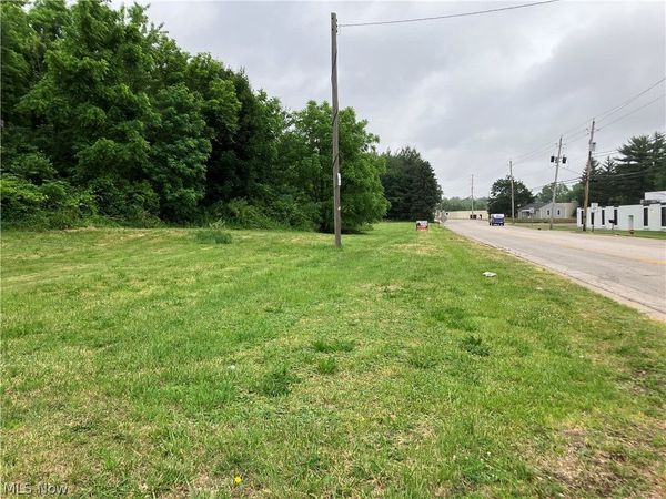 130 S Thomas Road , Tallmadge, OH 44278